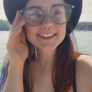 Meet your Posher, Alicia